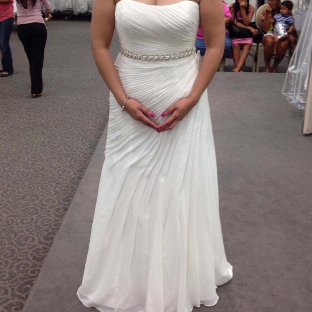 David’s Bridal
Crinkle Chiffon Wedding dress